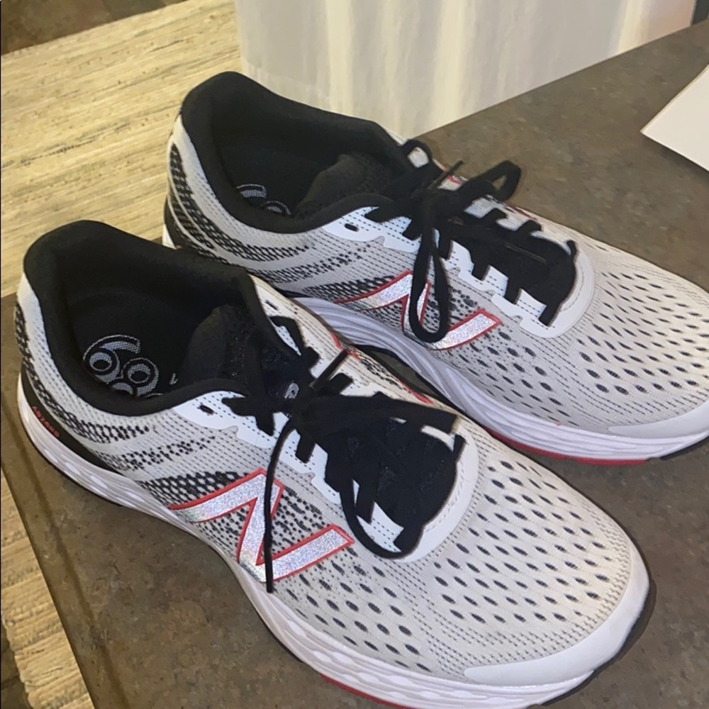Men’s New Balance tennis shoes